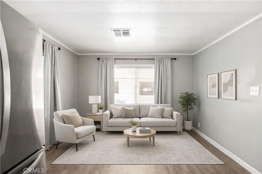 Image 6 of property listing at 826 E Route 66 12, Glendora, CA 91740