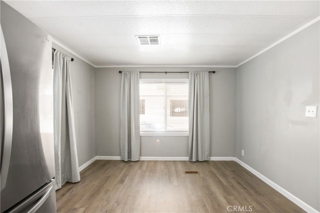 Image 7 of property listing at 826 E Route 66 12, Glendora, CA 91740