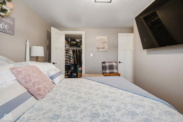 4910 N 200 W, Columbus, IN 47201