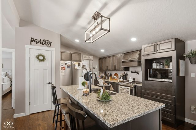 4910 N 200 W, Columbus, IN 47201