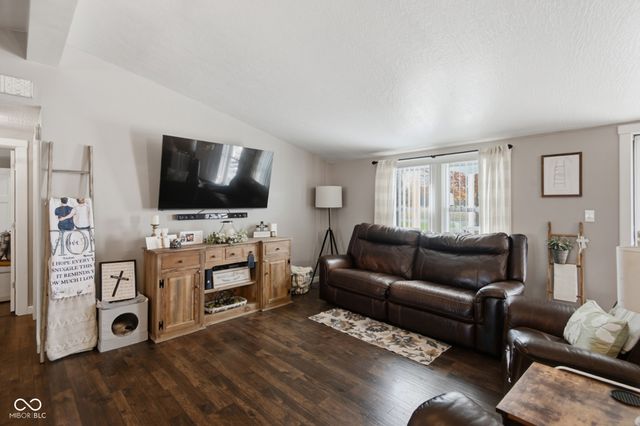 4910 N 200 W, Columbus, IN 47201