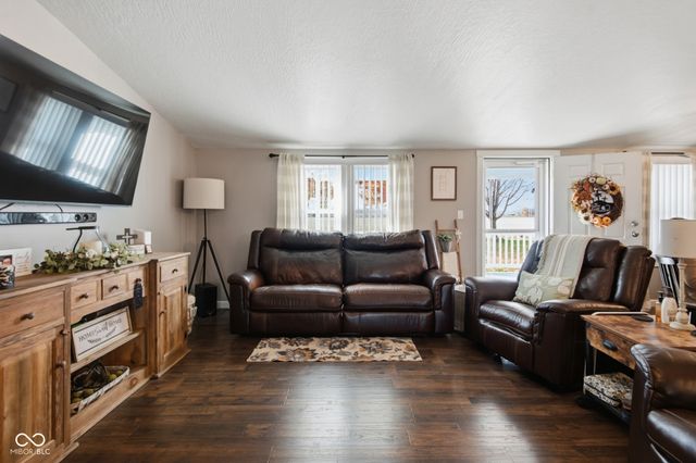 4910 N 200 W, Columbus, IN 47201