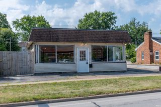 1127 Lincolnway, Mishawaka, IN 46544