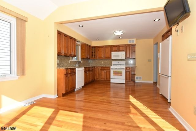 39 Jasper Rd, Fair Lawn Boro, NJ 07410