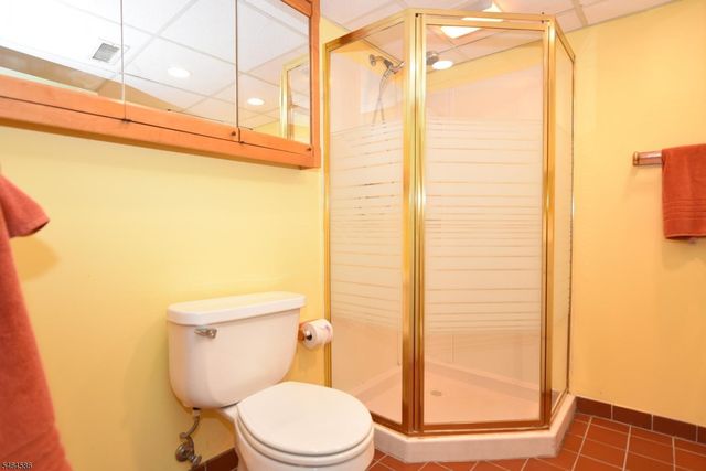 39 Jasper Rd, Fair Lawn Boro, NJ 07410
