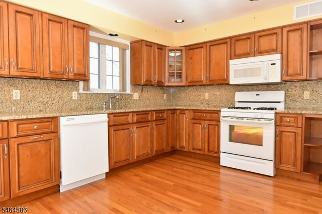 39 Jasper Rd, Fair Lawn Boro, NJ 07410