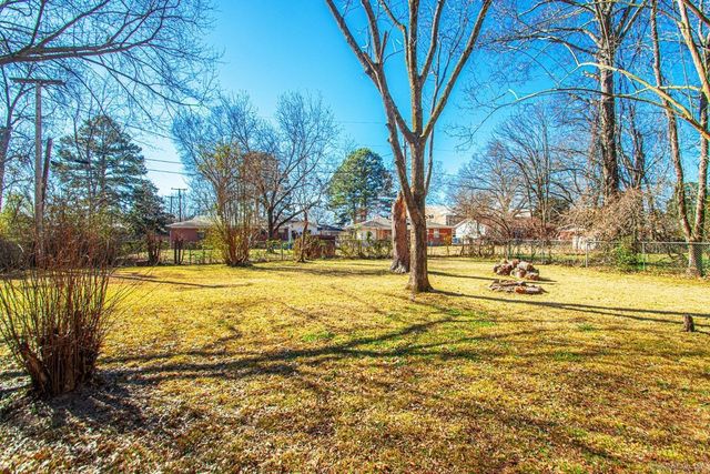 2207 Independence, Conway, AR 72034