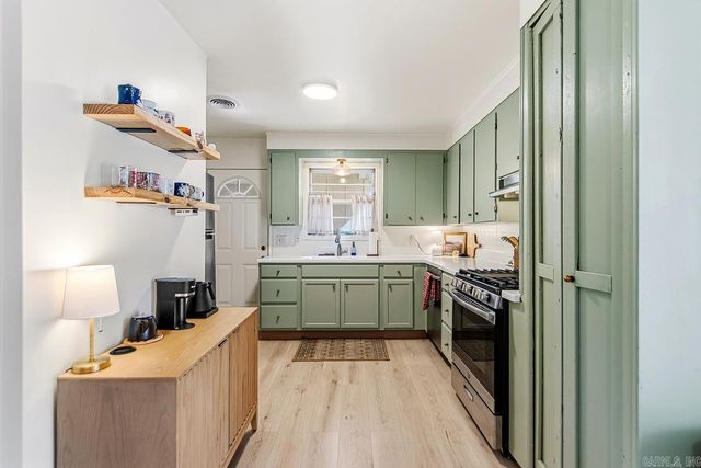 2207 Independence, Conway, AR 72034