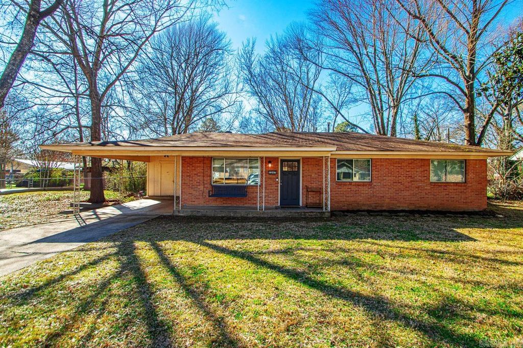 2207 Independence, Conway, AR 72034
