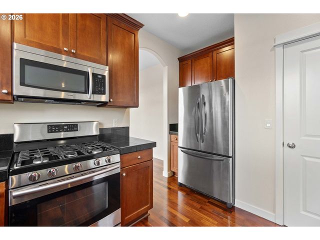 12818 Se MEADEHILL Ave, Happy Valley, OR 97086