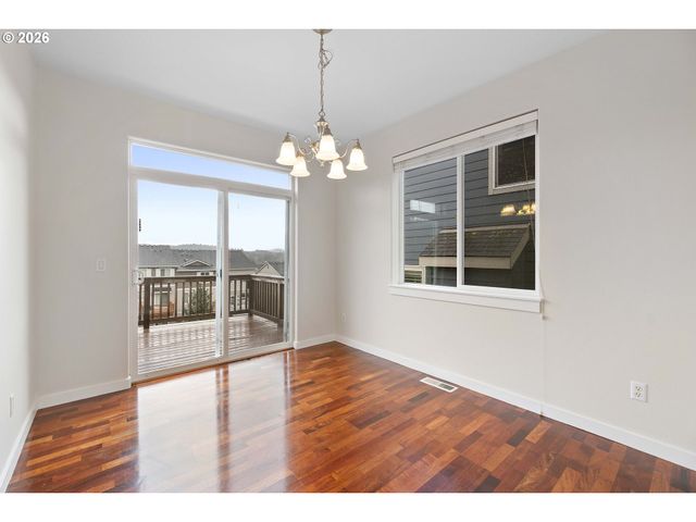 12818 Se MEADEHILL Ave, Happy Valley, OR 97086