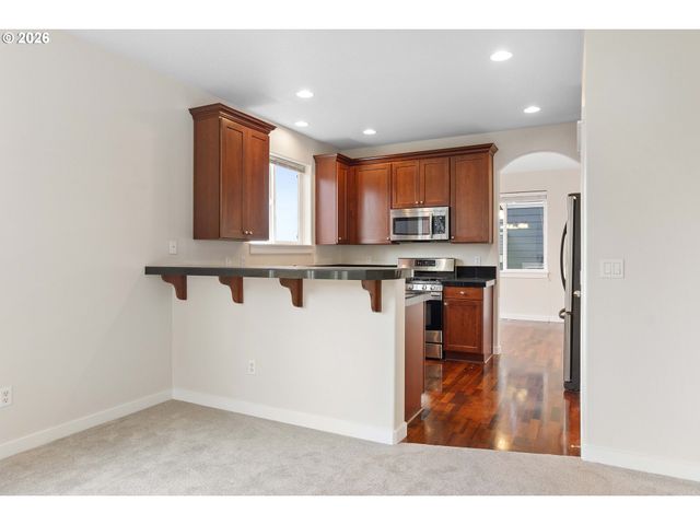 12818 Se MEADEHILL Ave, Happy Valley, OR 97086