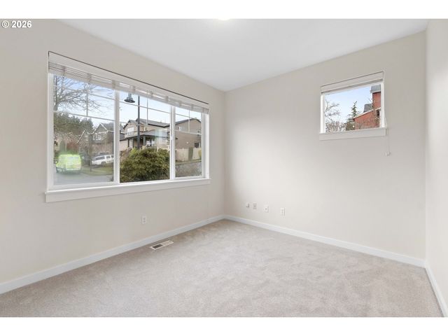 12818 Se MEADEHILL Ave, Happy Valley, OR 97086