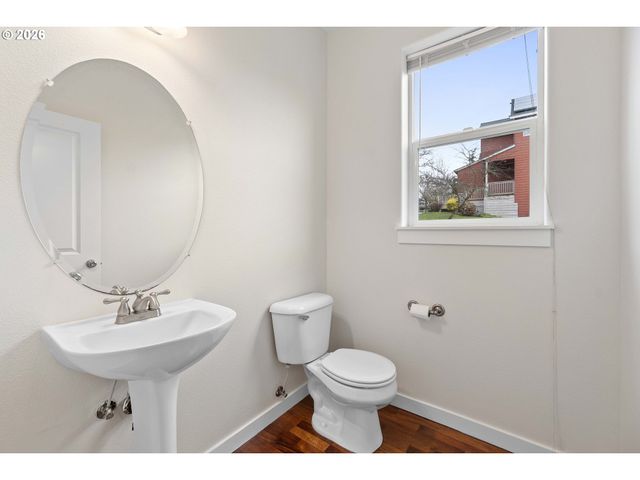 12818 Se MEADEHILL Ave, Happy Valley, OR 97086