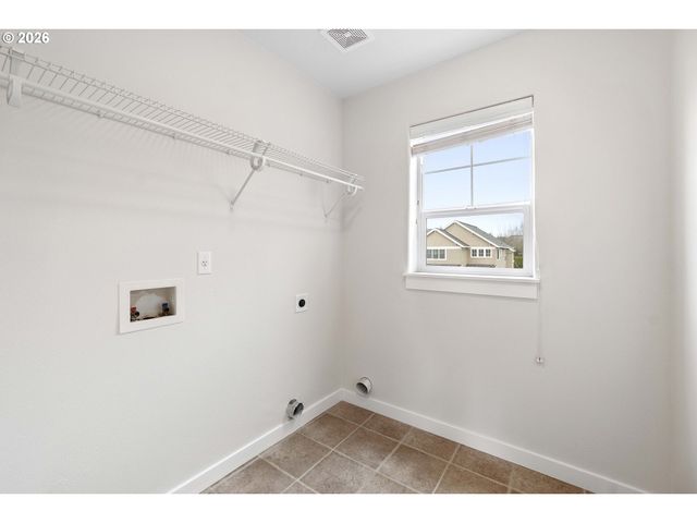 12818 Se MEADEHILL Ave, Happy Valley, OR 97086