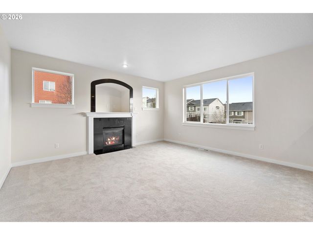 12818 Se MEADEHILL Ave, Happy Valley, OR 97086