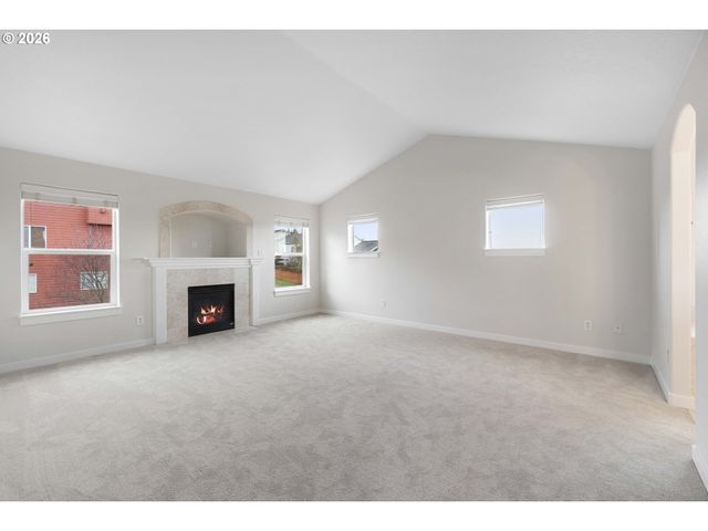 12818 Se MEADEHILL Ave, Happy Valley, OR 97086