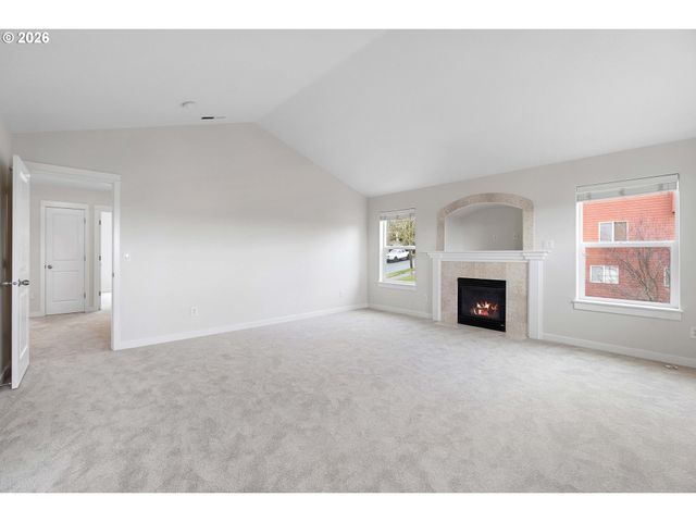 12818 Se MEADEHILL Ave, Happy Valley, OR 97086