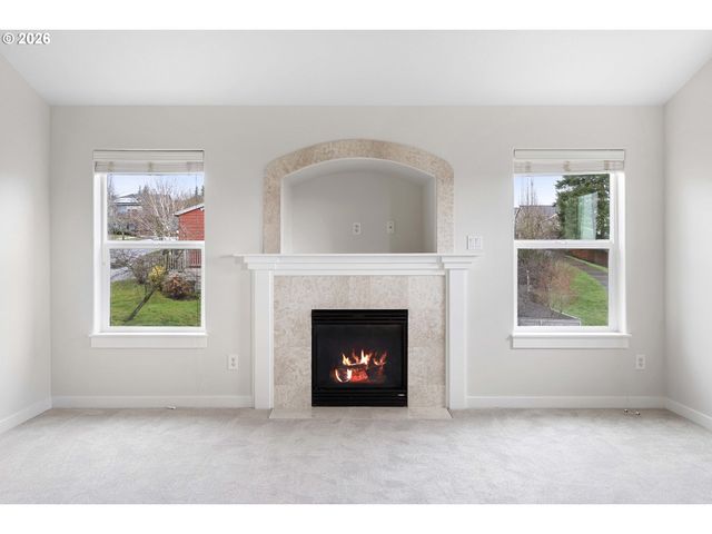 12818 Se MEADEHILL Ave, Happy Valley, OR 97086