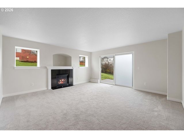 12818 Se MEADEHILL Ave, Happy Valley, OR 97086