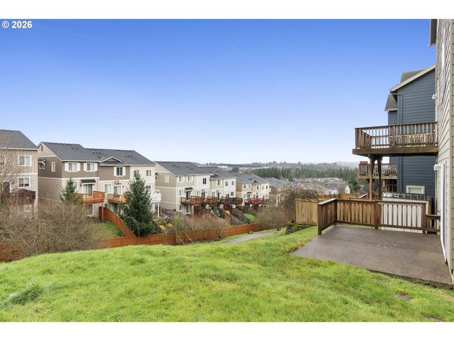 12818 Se MEADEHILL Ave, Happy Valley, OR 97086