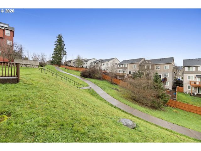 12818 Se MEADEHILL Ave, Happy Valley, OR 97086