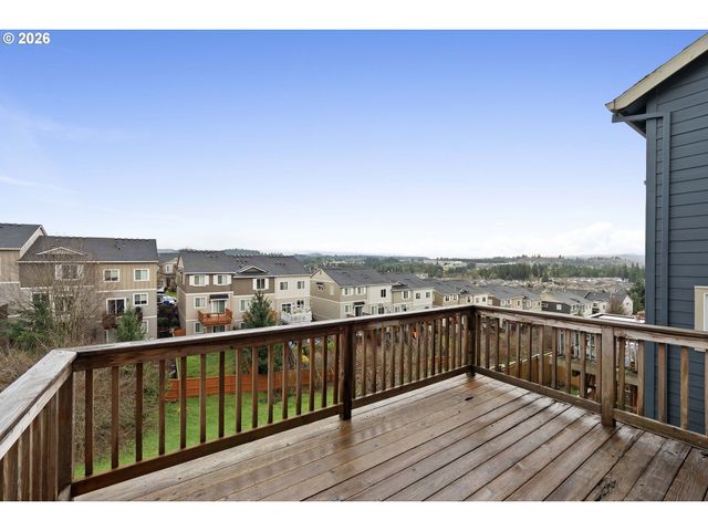 12818 Se MEADEHILL Ave, Happy Valley, OR 97086