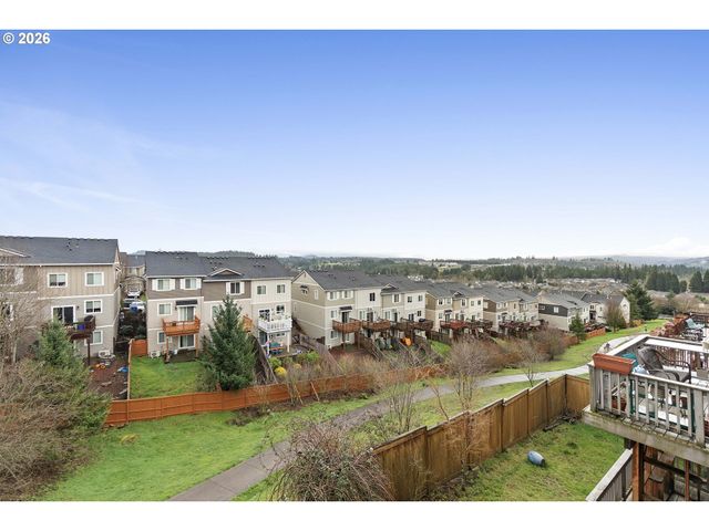 12818 Se MEADEHILL Ave, Happy Valley, OR 97086