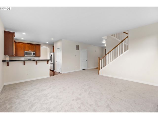 12818 Se MEADEHILL Ave, Happy Valley, OR 97086