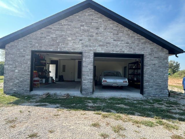 22176 Farm Road 1085, Cassville, MO 65625
