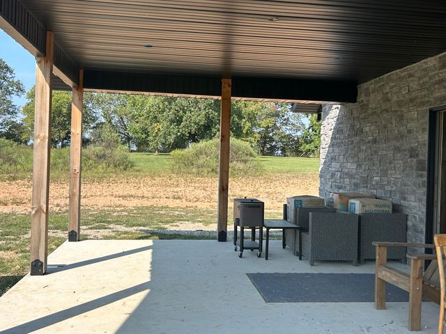 22176 Farm Road 1085, Cassville, MO 65625