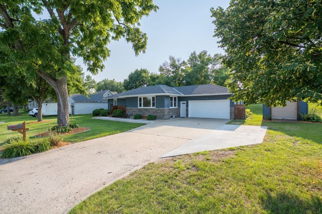 914 N 5th Street, Saint Peter, MN 56082