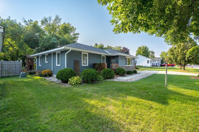 914 N 5th Street, Saint Peter, MN 56082