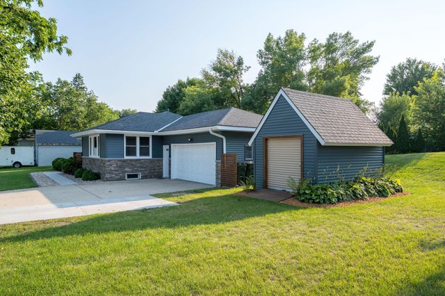 914 N 5th Street, Saint Peter, MN 56082