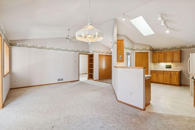 8520 Inverness Lane N, Brooklyn Park, MN 55443