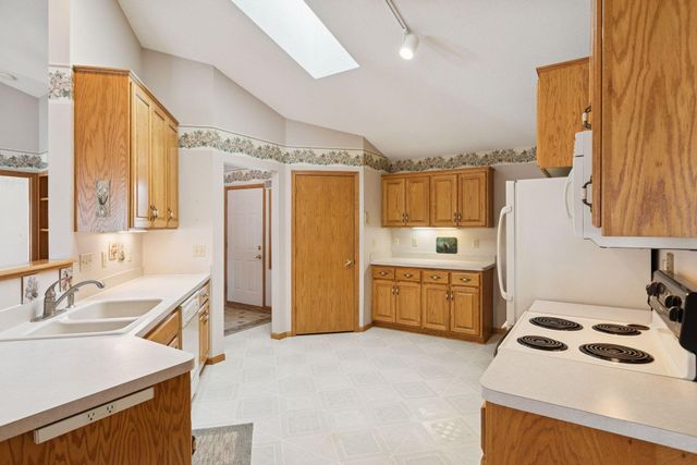 8520 Inverness Lane N, Brooklyn Park, MN 55443