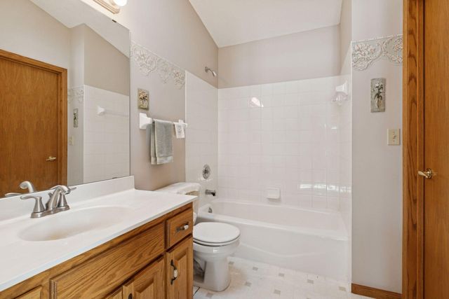 8520 Inverness Lane N, Brooklyn Park, MN 55443