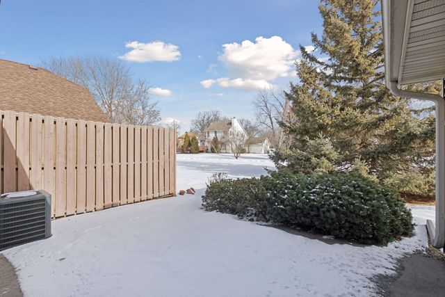 8520 Inverness Lane N, Brooklyn Park, MN 55443