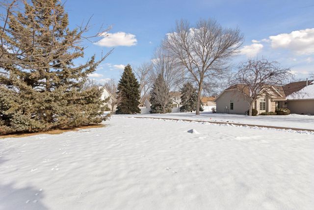 8520 Inverness Lane N, Brooklyn Park, MN 55443