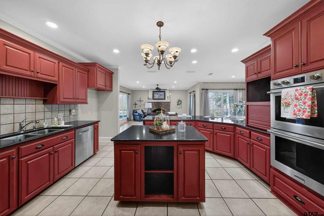 280 County Road 1428, Jacksonville, TX 75766