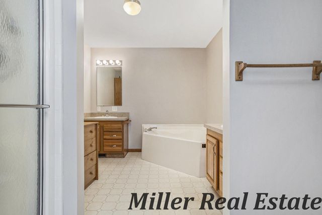 815 Mulberry Cove Drive, Nashville Vlg, MI 49073