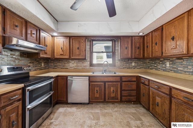 4835 Hillside Street, Lincoln, NE 68506