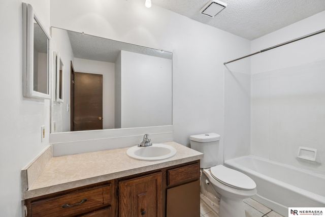 4835 Hillside Street, Lincoln, NE 68506