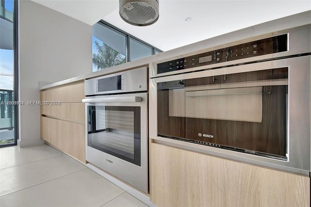 9901 W Bay Harbor Dr 401, Bay Harbor Islands, FL 33154