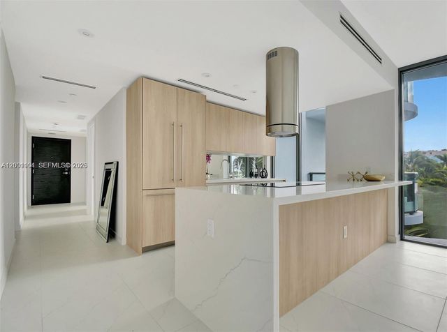 9901 W Bay Harbor Dr 401, Bay Harbor Islands, FL 33154