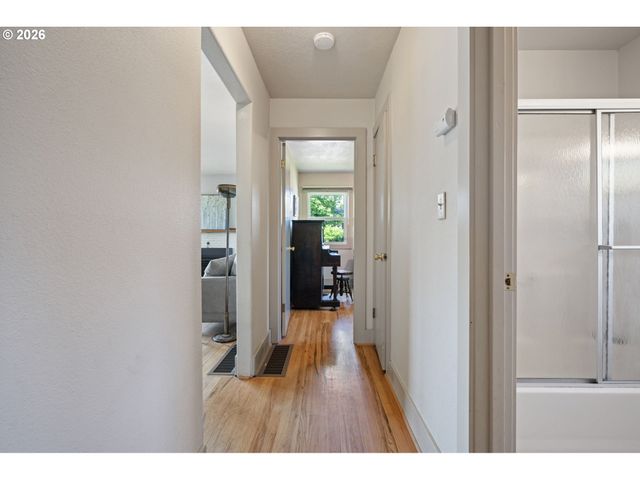 5205 Se RAMONA St, Portland, OR 97206