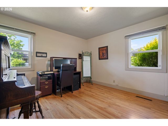 5205 Se RAMONA St, Portland, OR 97206