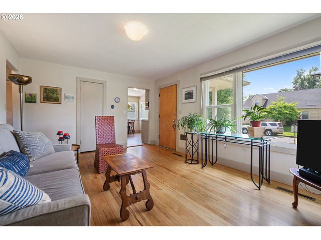 5205 Se RAMONA St, Portland, OR 97206
