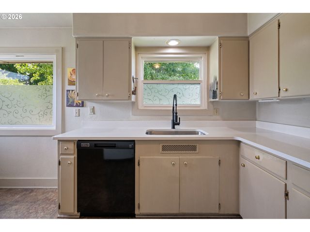 5205 Se RAMONA St, Portland, OR 97206