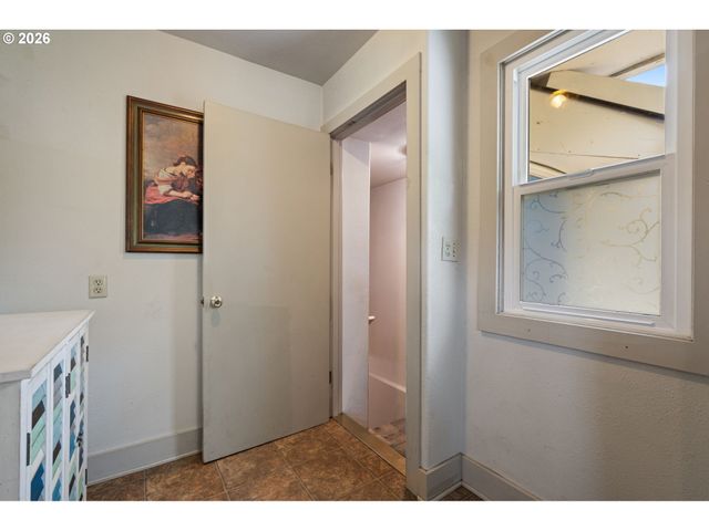 5205 Se RAMONA St, Portland, OR 97206